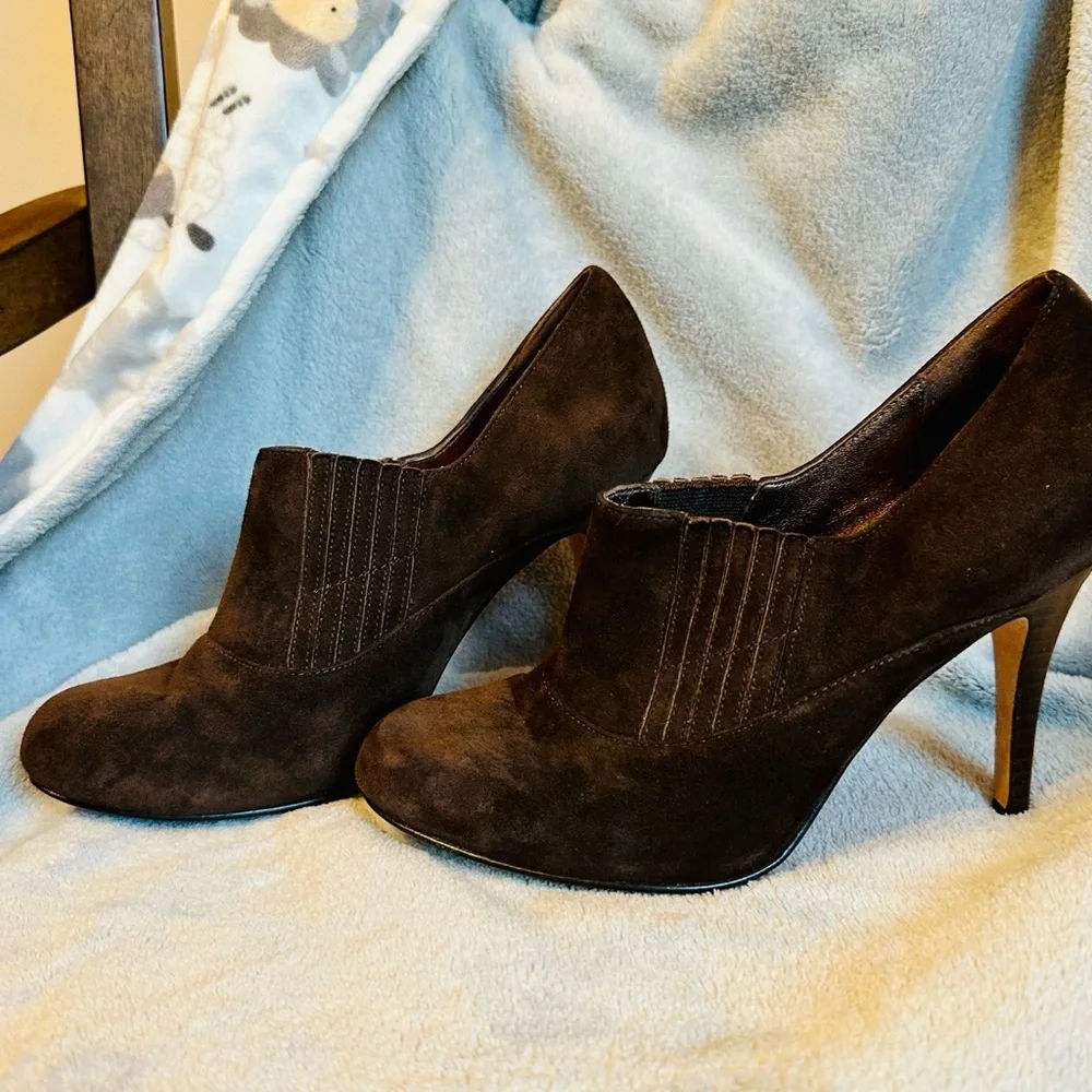 Cole Hahn Nike Air Brown Suede pumps 6.5 EUC